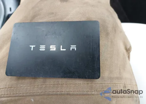 2024 Tesla Model Y Performance Dual Motor All-Wheel Drive z USA, uszkodzony, nr VIN 7SAYGDEF7RA266469